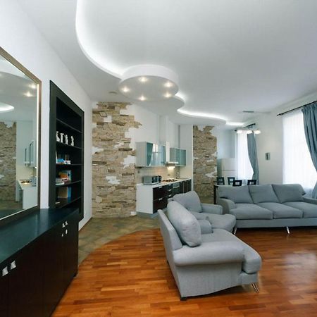 Lux Near Maidan, Khreschutyk 3Br Daire Kiev Dış mekan fotoğraf