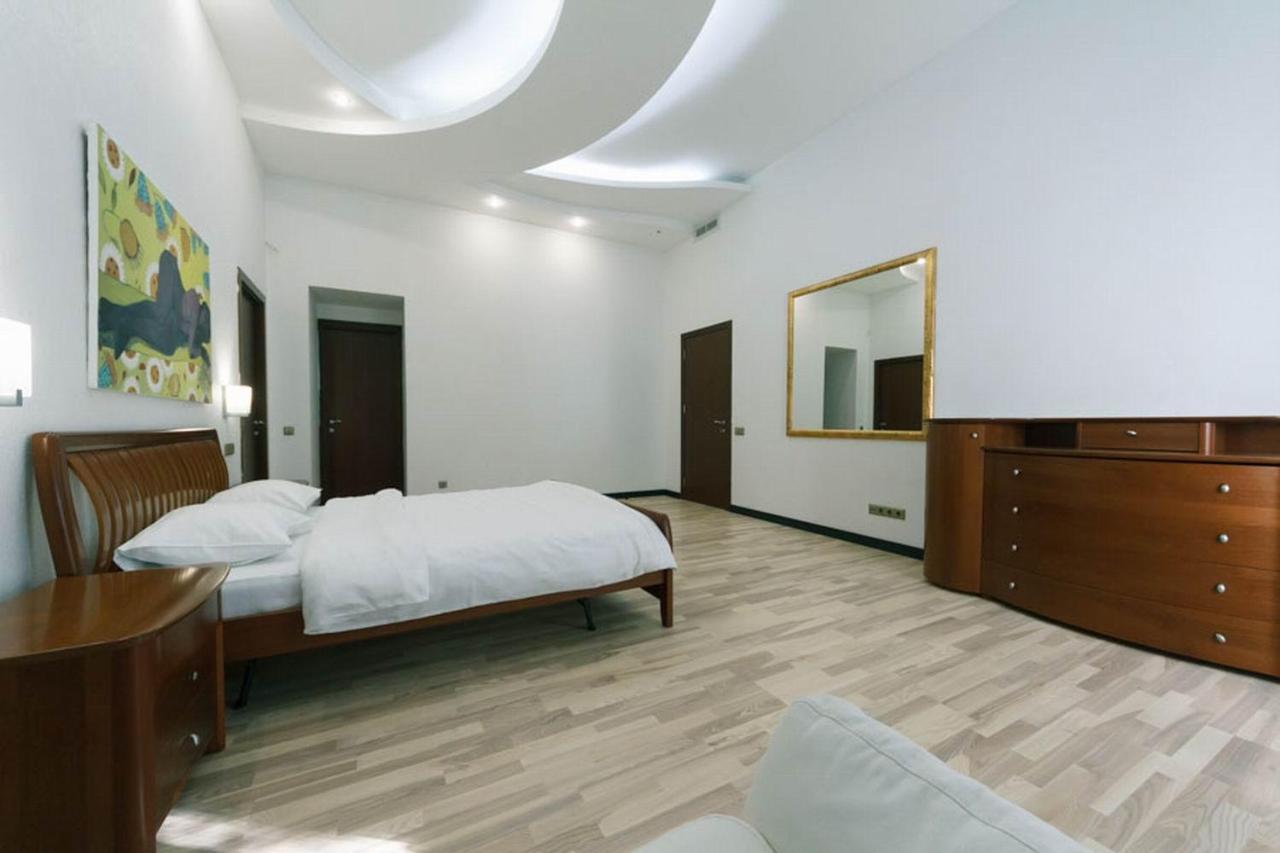 Lux Near Maidan, Khreschutyk 3Br Daire Kiev Dış mekan fotoğraf
