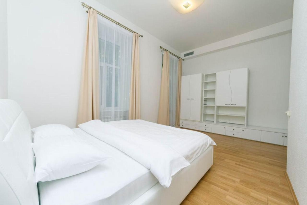 Lux Near Maidan, Khreschutyk 3Br Daire Kiev Dış mekan fotoğraf